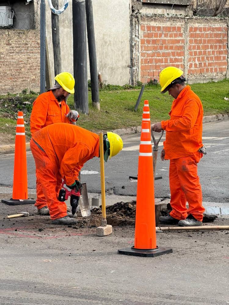 Operarios excavando para la red cloacal